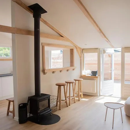 Holiday home Westeindercabin, Aan Het Water En Naast Amsterdam *