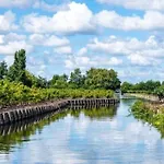 Holiday home Westeindercabin, Rustige Locatie Maar Naast Amsterdam & Schiphol Aalsmeer